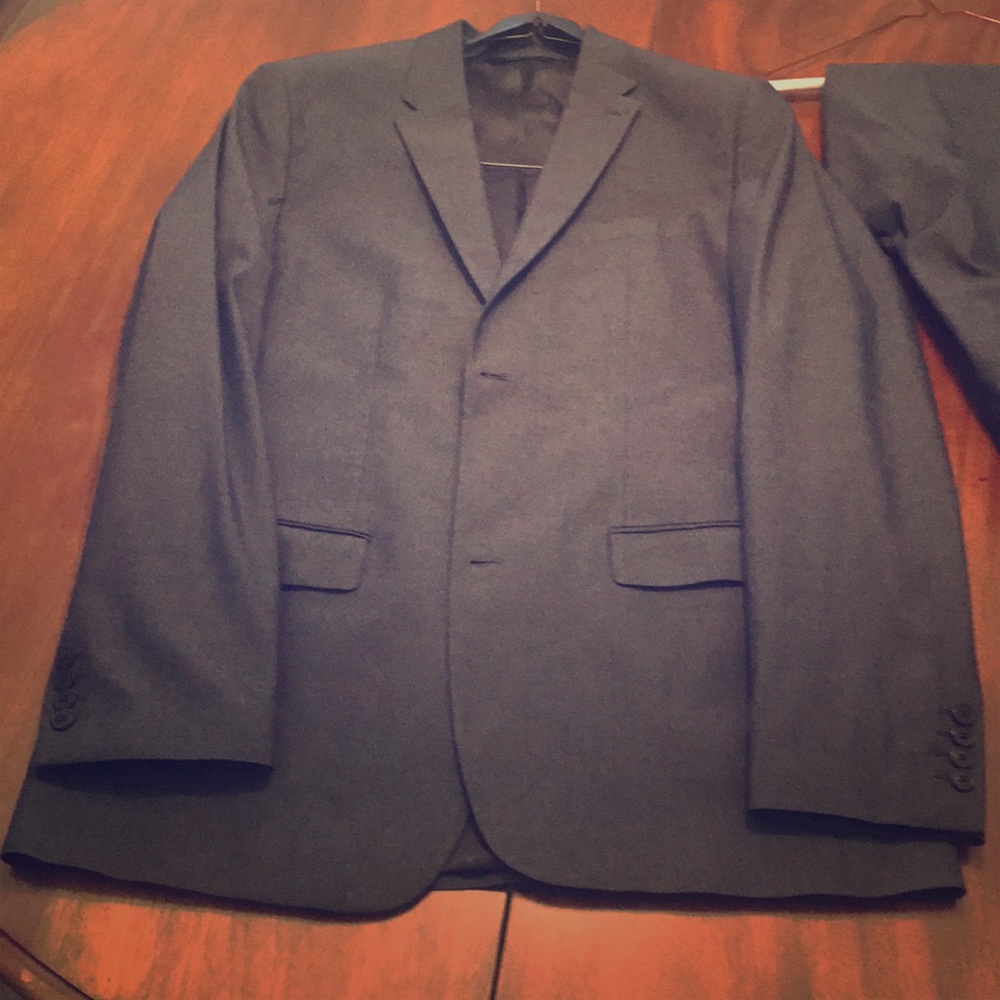 Perry Ellis men’s suit